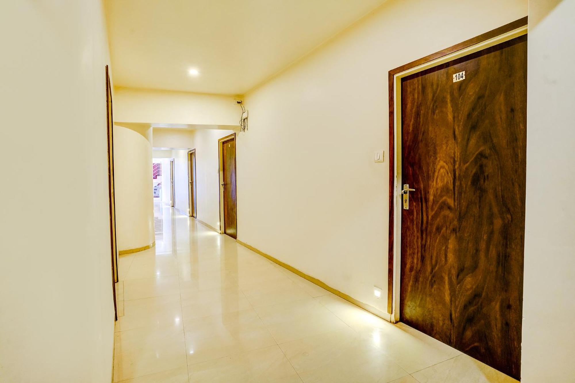 Hotel Naivedhya By Kwality Inn Thána Kültér fotó
