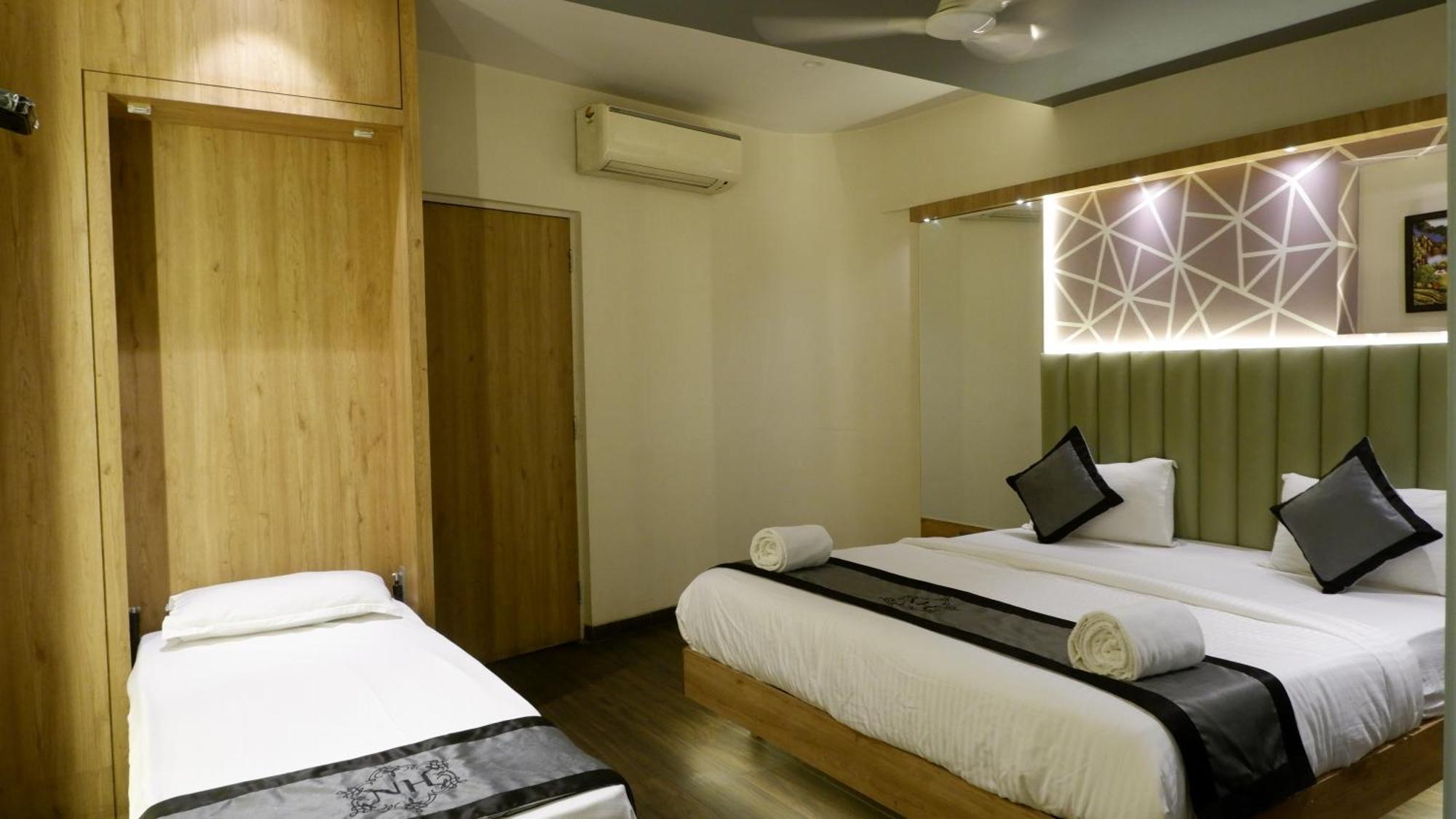 Hotel Naivedhya By Kwality Inn Thána Kültér fotó